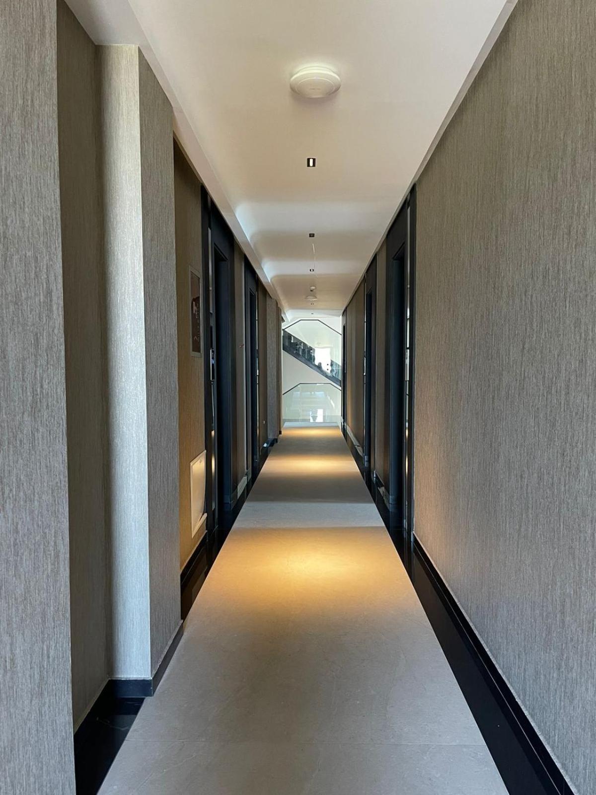 Hotel Majestic Radhimë Buitenkant foto
